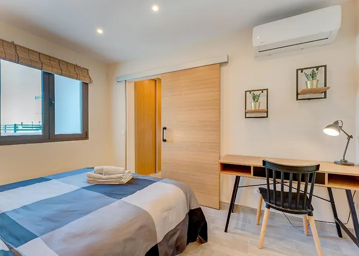 Exclusive 2bedrm Aircon 200m Apartment