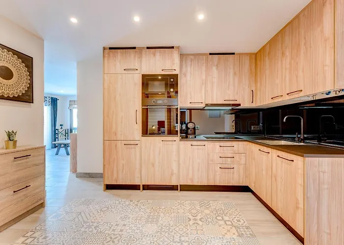 Exclusive 2bedrm Aircon 200m Apartment