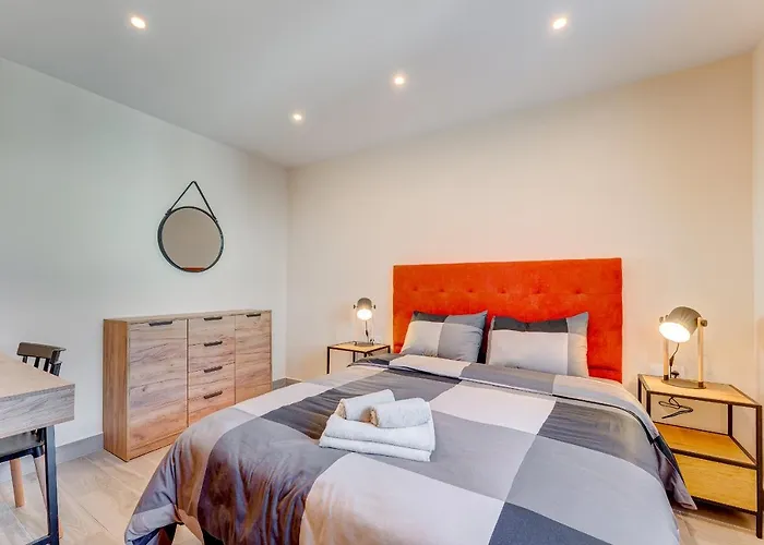 Exclusive 2bedrm Aircon 200m *