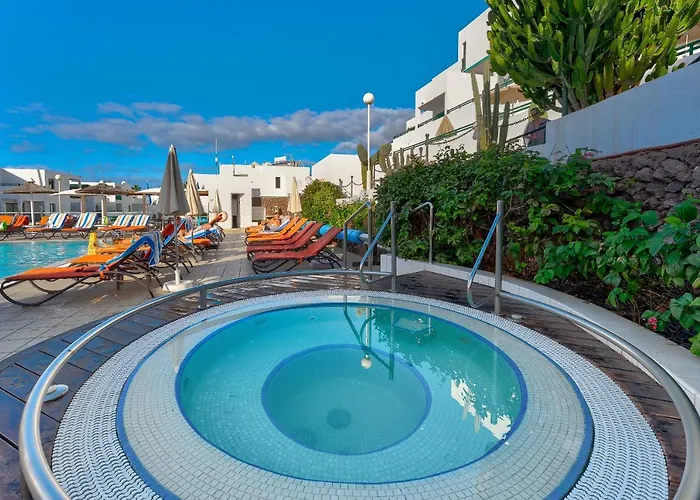 Exclusive 2bedrm Aircon 200m Appartement *