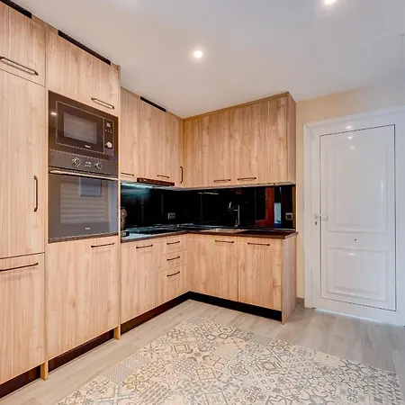 Exclusive 2bedrm Aircon 200m Apartamento *