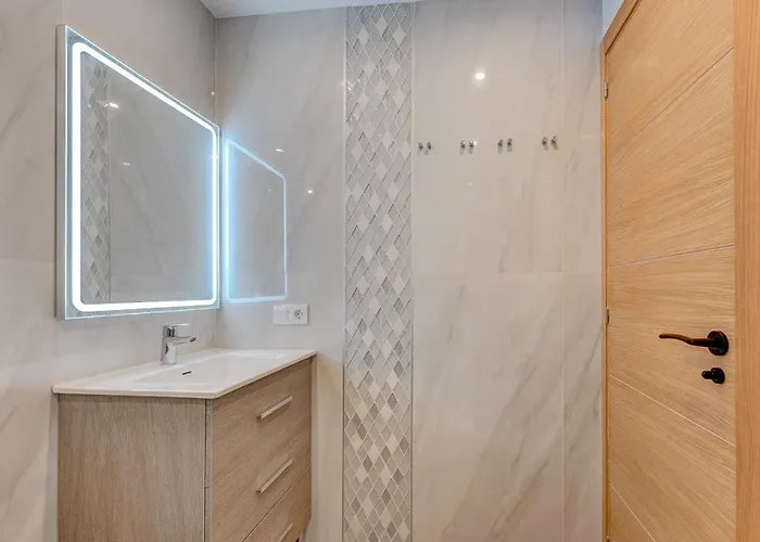 Apartment Exclusive 2bedrm Aircon 200m