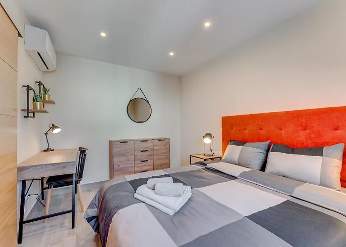 Exclusive 2bedrm Aircon 200m Apartment