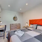 Exclusive 2bedrm Aircon 200m Appartement