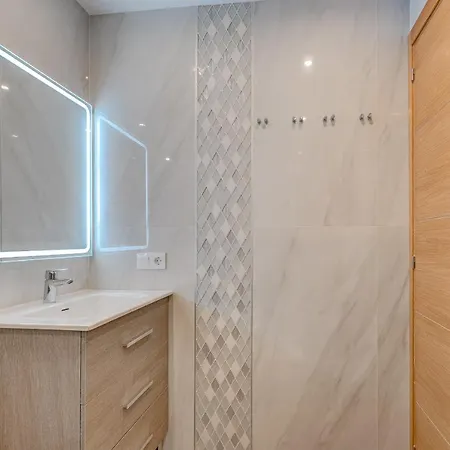 Apartment Exclusive 2bedrm Aircon 200m