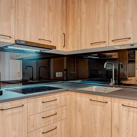 Exclusive 2bedrm Aircon 200m Apartment *