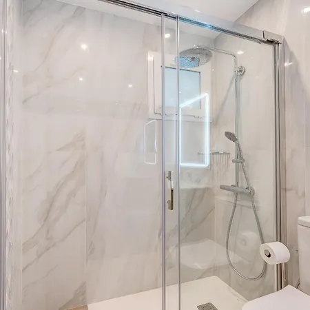 Apartment Exclusive 2bedrm Aircon 200m *